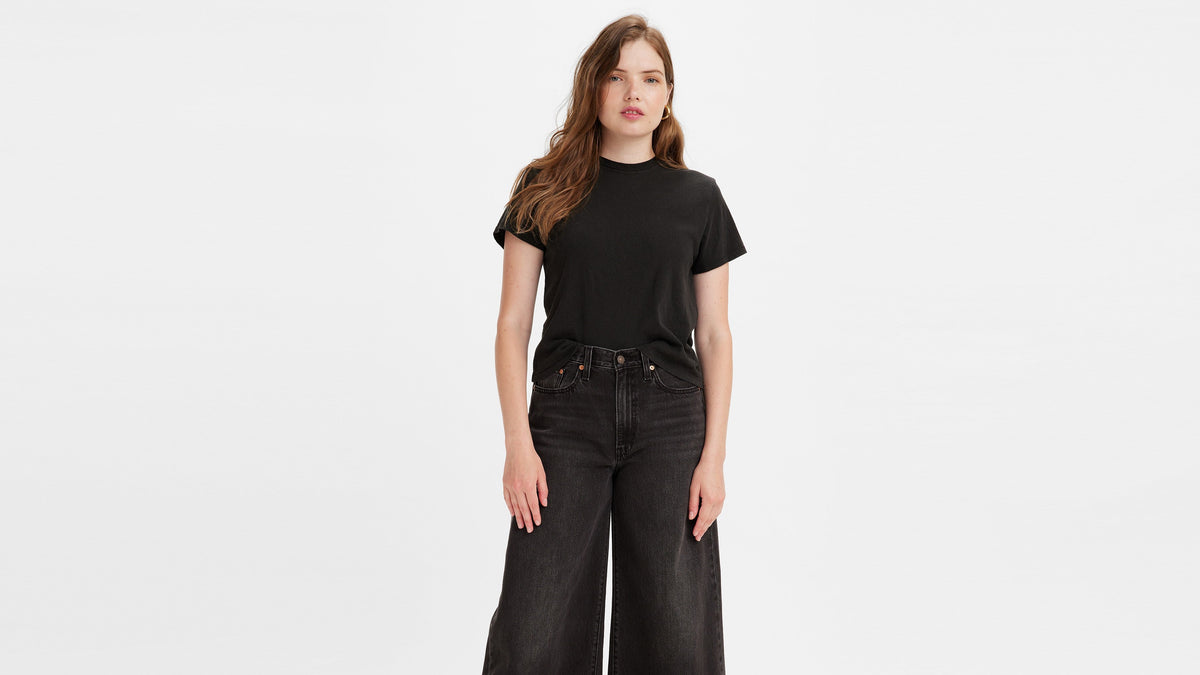 Levi's® Women's Classic Fit Tee