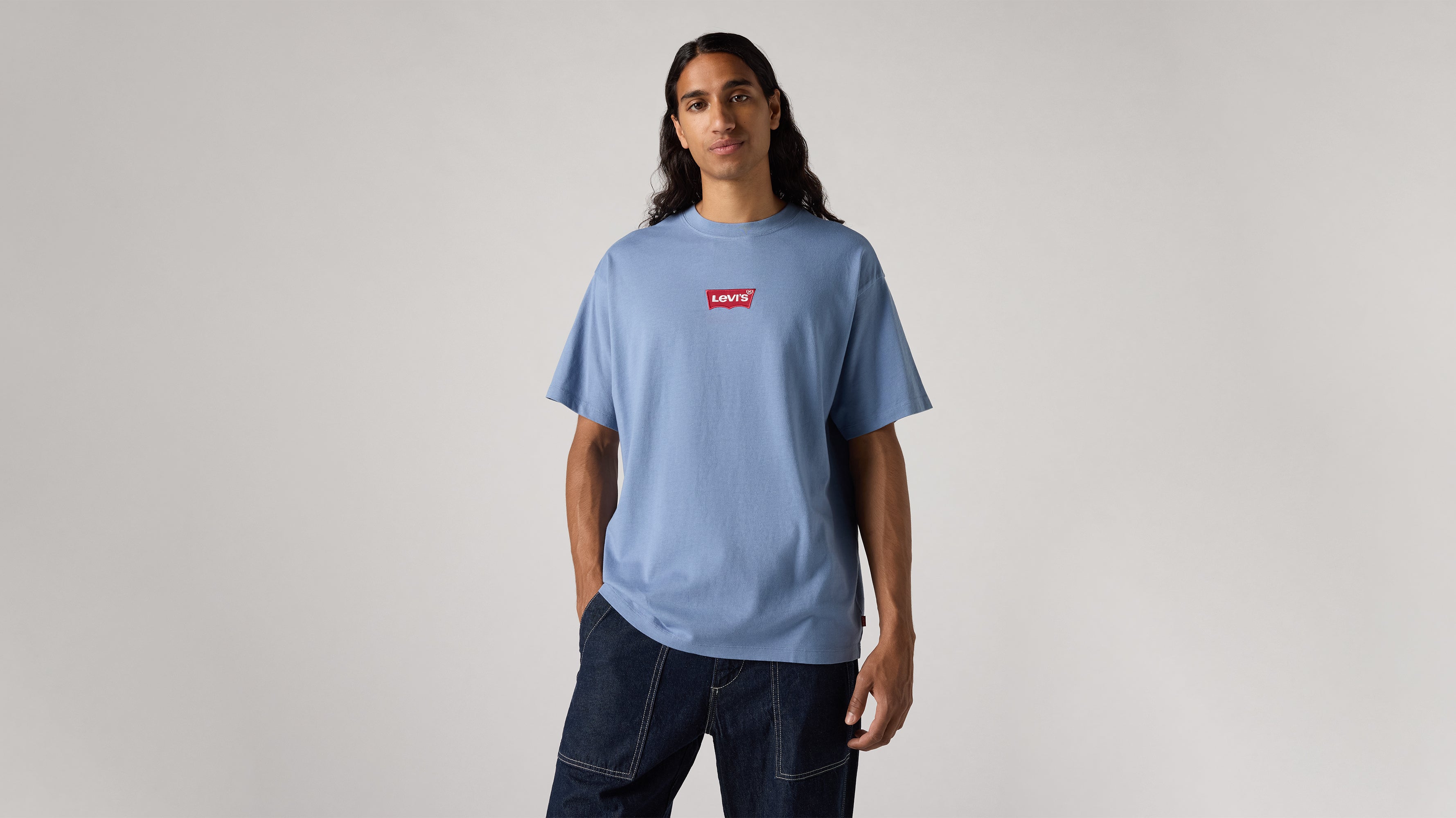 Levi's® Men's Graphic Vintage Fit T-Shirt - Badge Bw Logo Cliff | Levi's TH