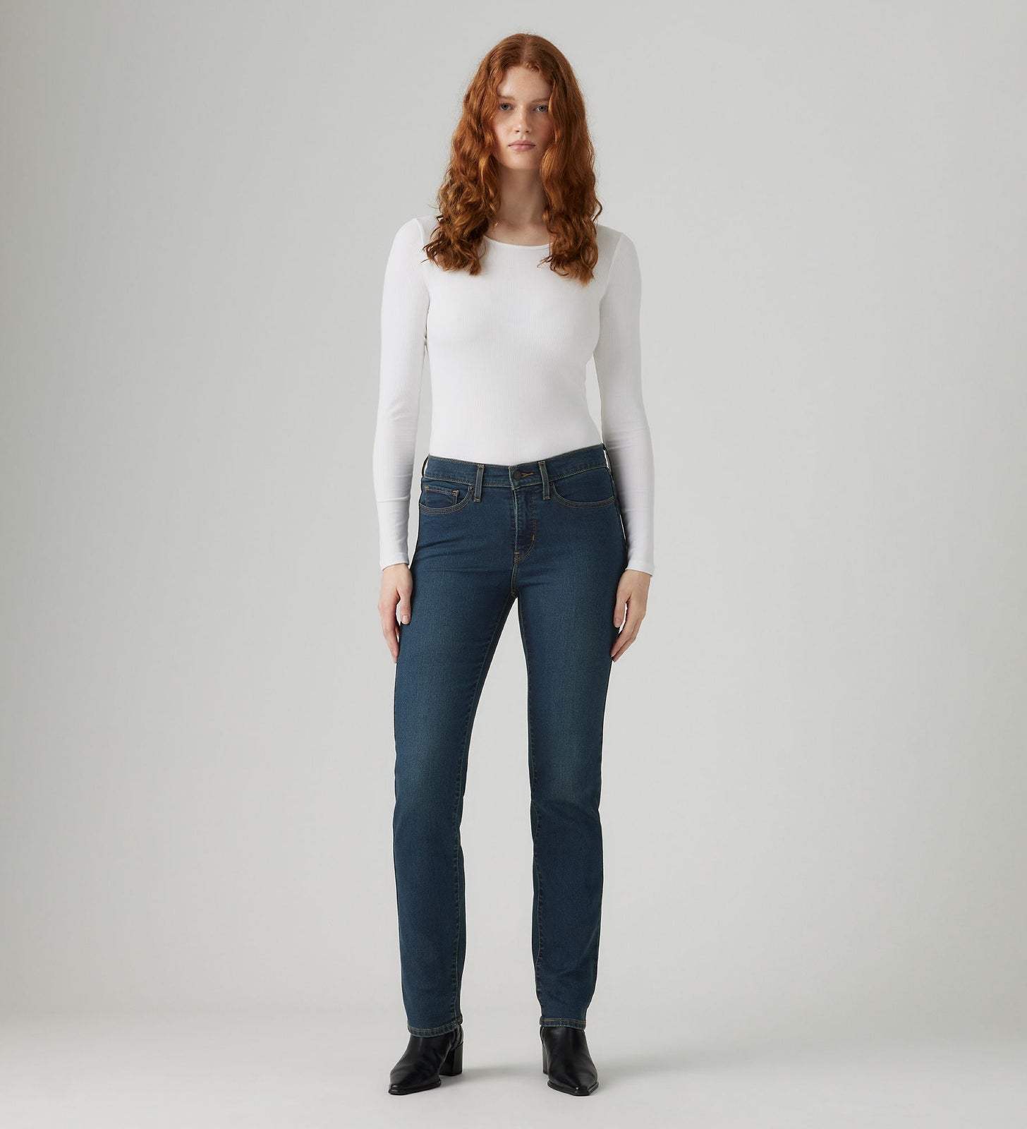 Center 314 Levi's® Women's 314 Shaping Straight Jeans - Dark Indigo | Levi's TH